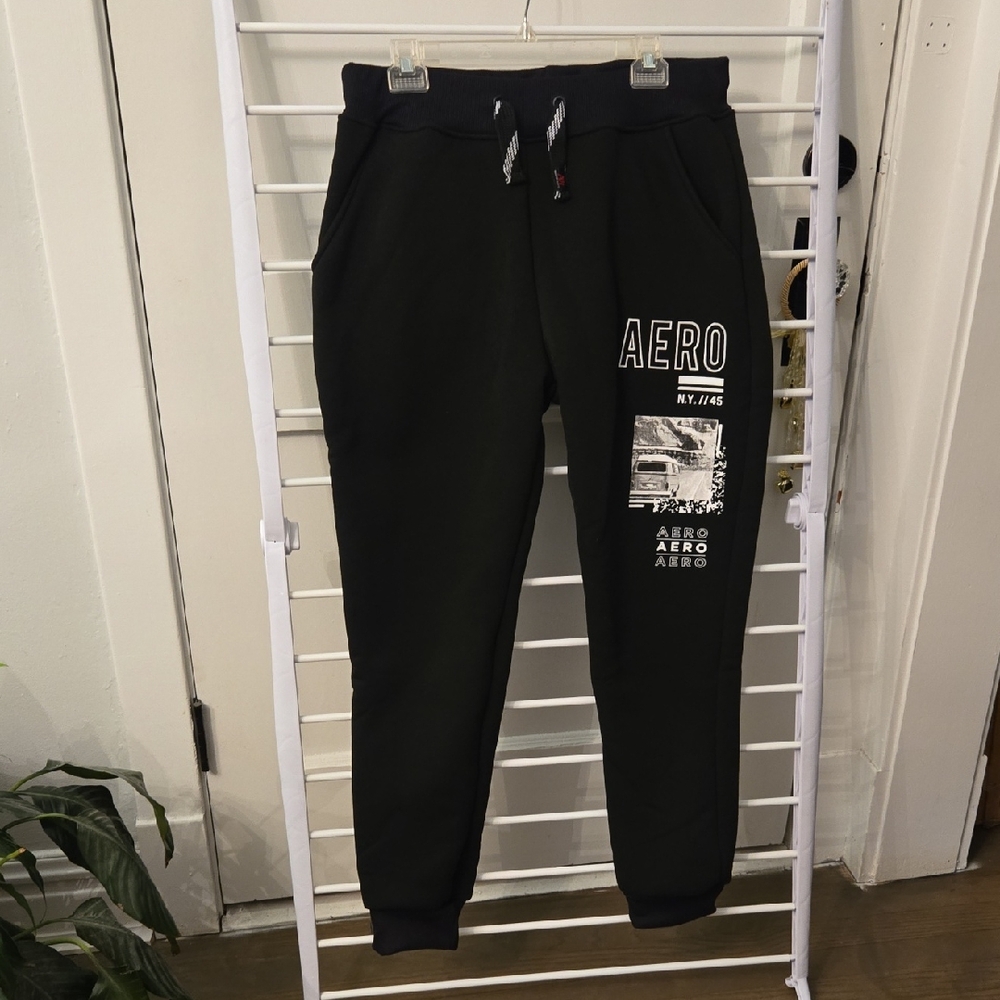 AERO Men's Black Graphic Jogger Sweatpants